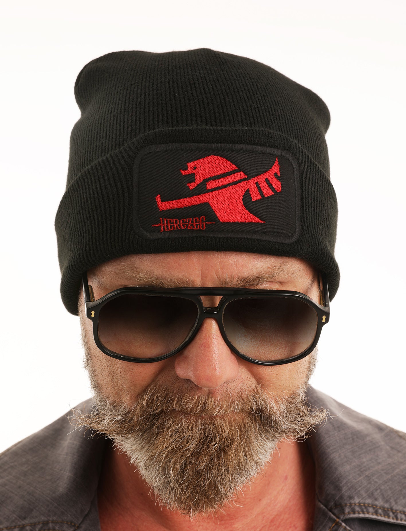 HERCZEG Sárkányos kötött Sapi - Fekete-Piros